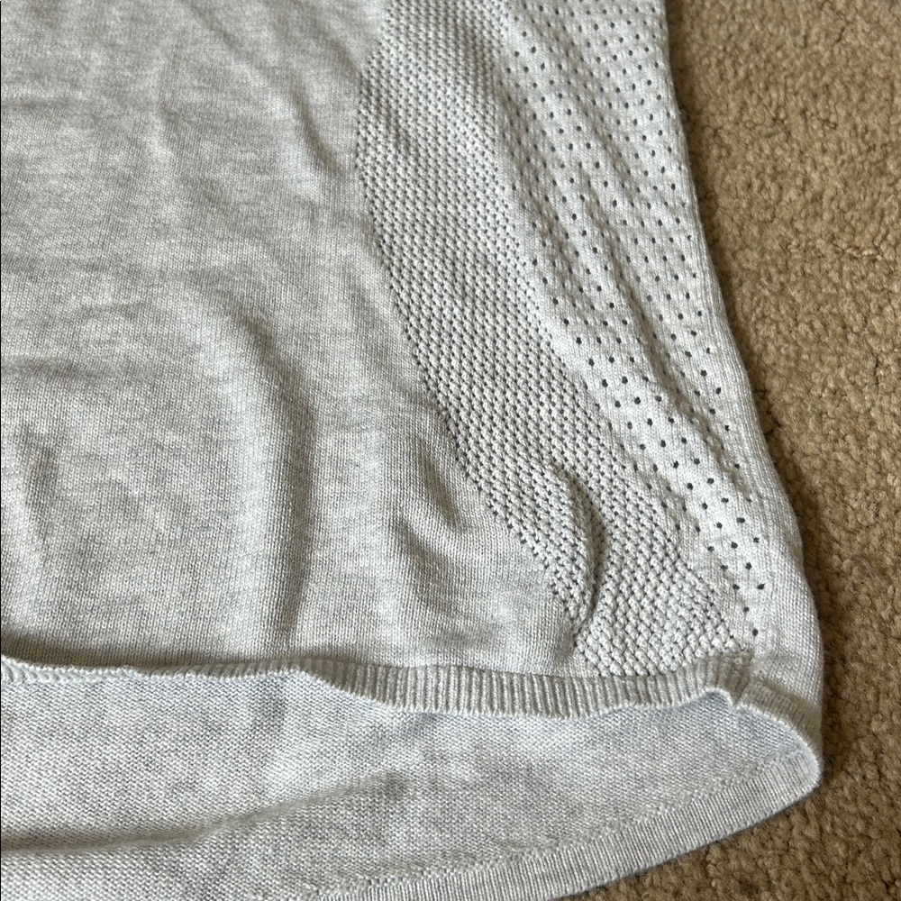 LULULEMON Still Movement V-Neck Sweater Light Gray Womens Size 6 - Picture 5 of 9